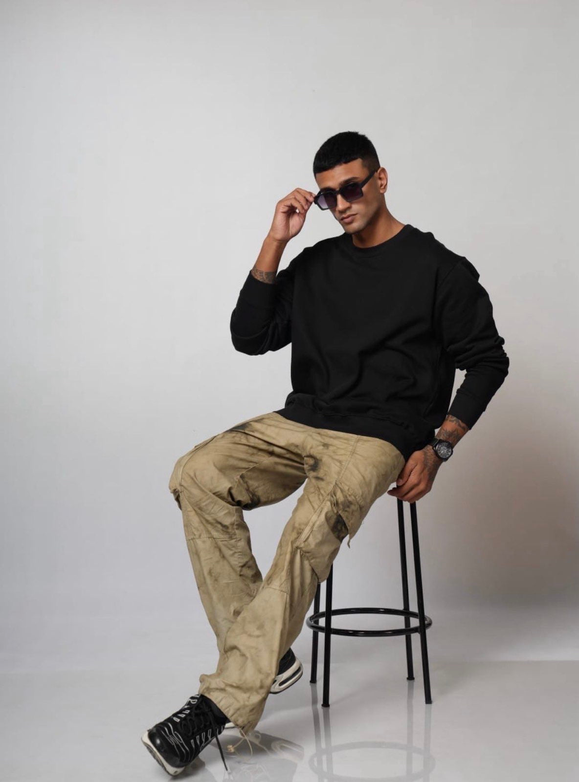 Sweat Shirt - Black - Solids